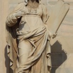 4. Statua di destra